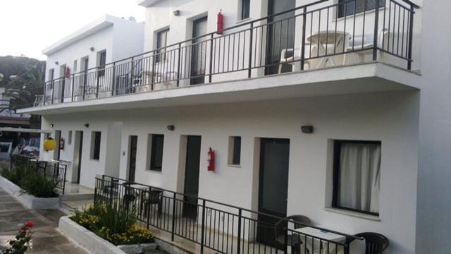 Appartamento Hide Away Ipsos Esterno foto